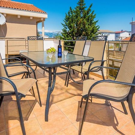Paula Apartments Vir Luaran gambar