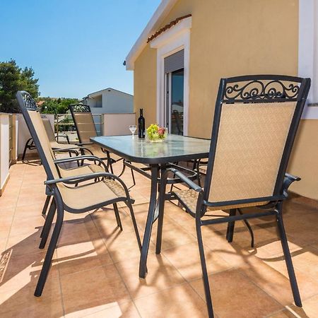 Paula Apartments Vir Luaran gambar