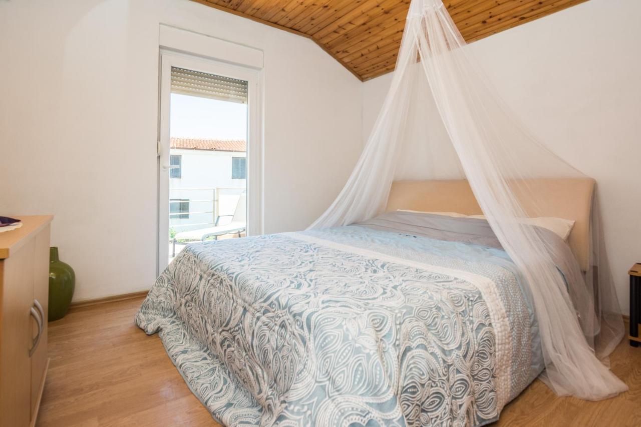 Paula Apartments Vir Luaran gambar