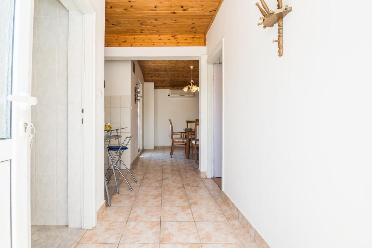 Paula Apartments Vir Luaran gambar
