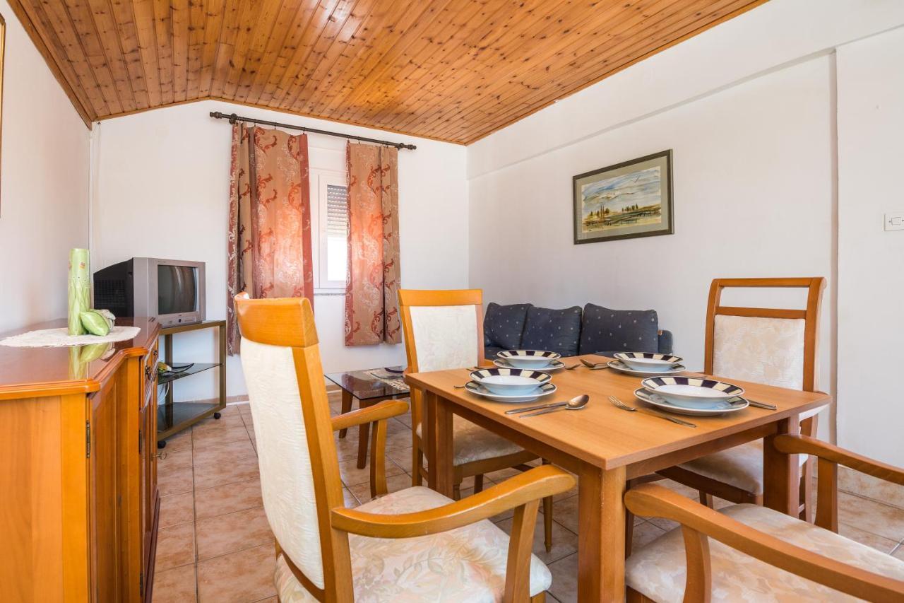Paula Apartments Vir Luaran gambar
