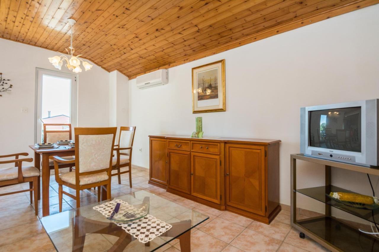 Paula Apartments Vir Luaran gambar