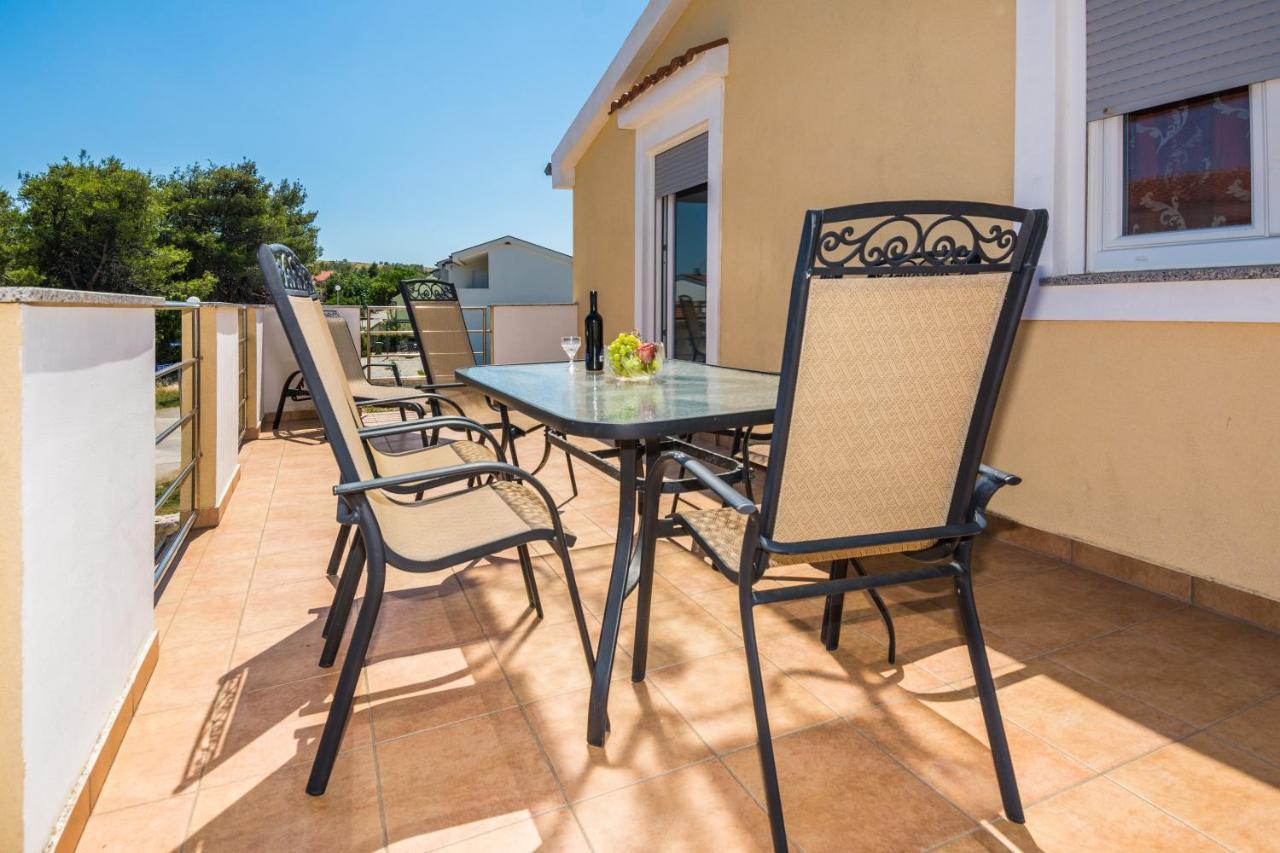 Paula Apartments Vir Luaran gambar