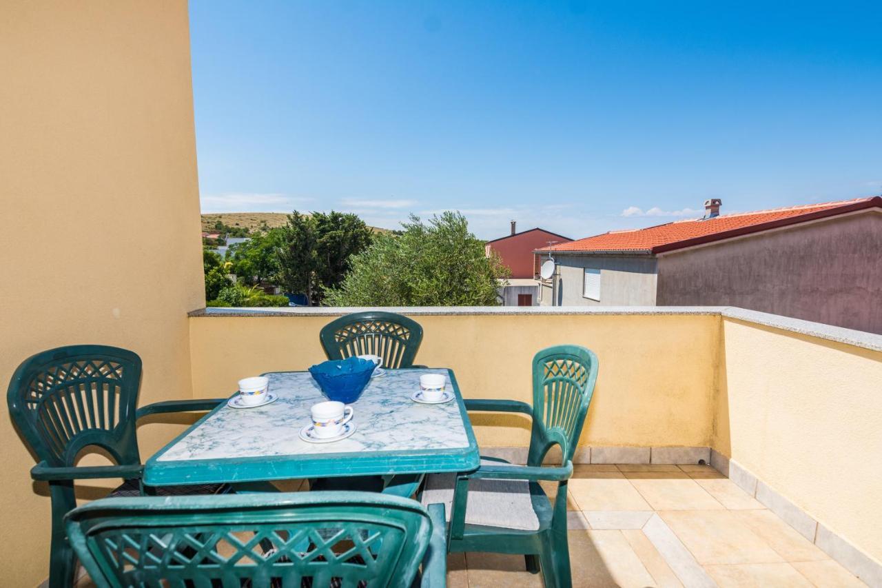 Paula Apartments Vir Luaran gambar