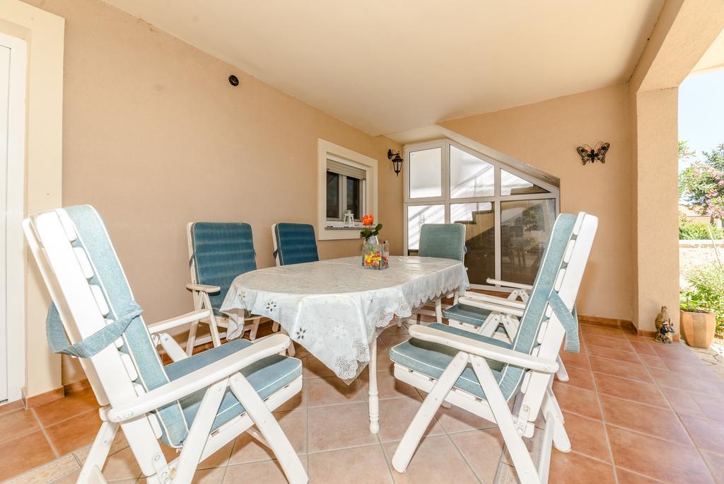 Paula Apartments Vir Luaran gambar