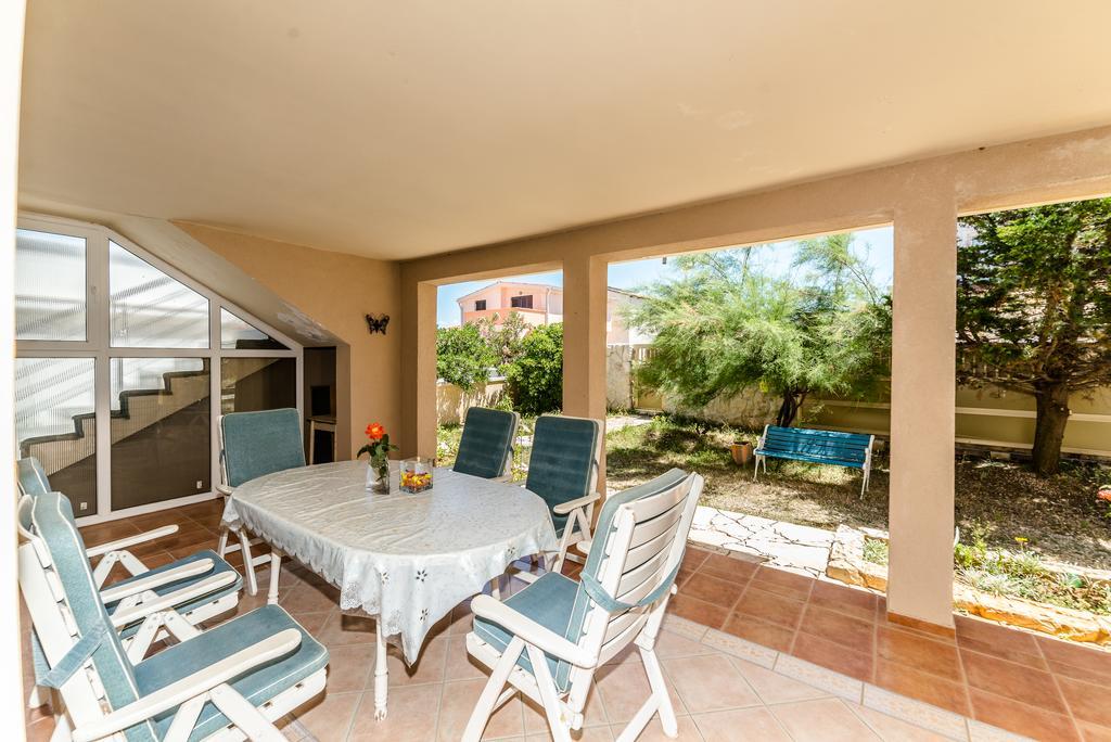 Paula Apartments Vir Luaran gambar