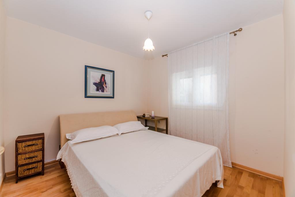 Paula Apartments Vir Luaran gambar