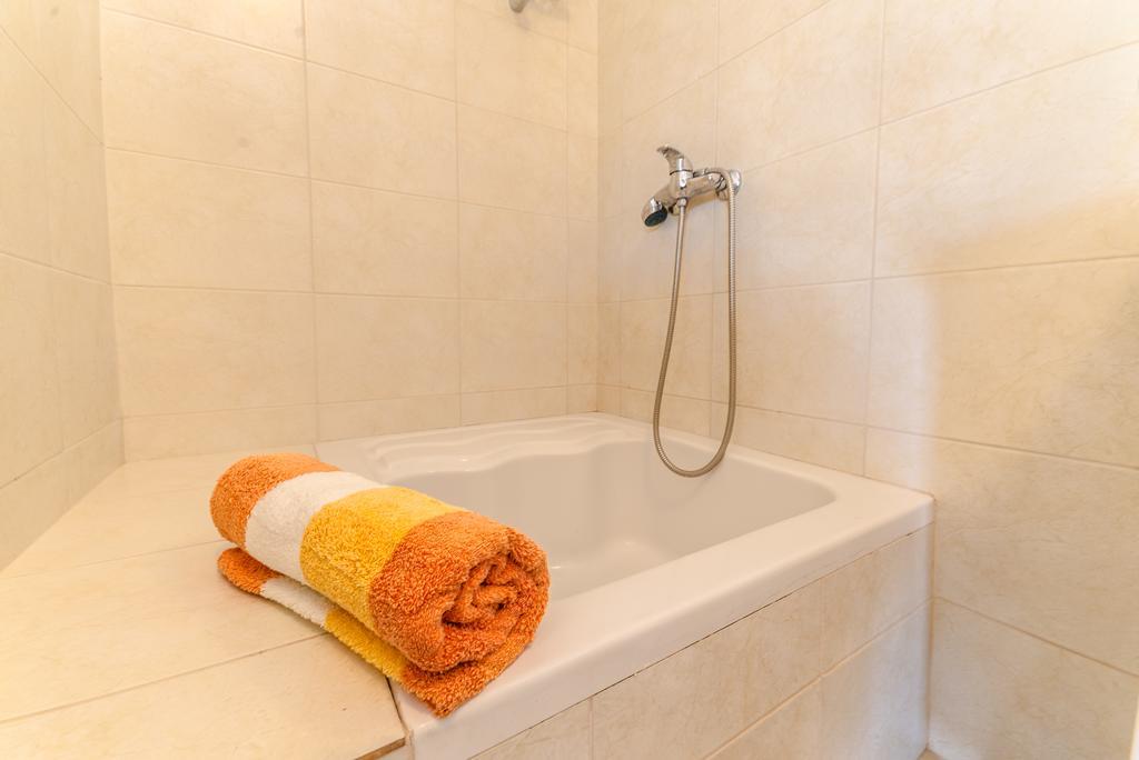 Paula Apartments Vir Luaran gambar