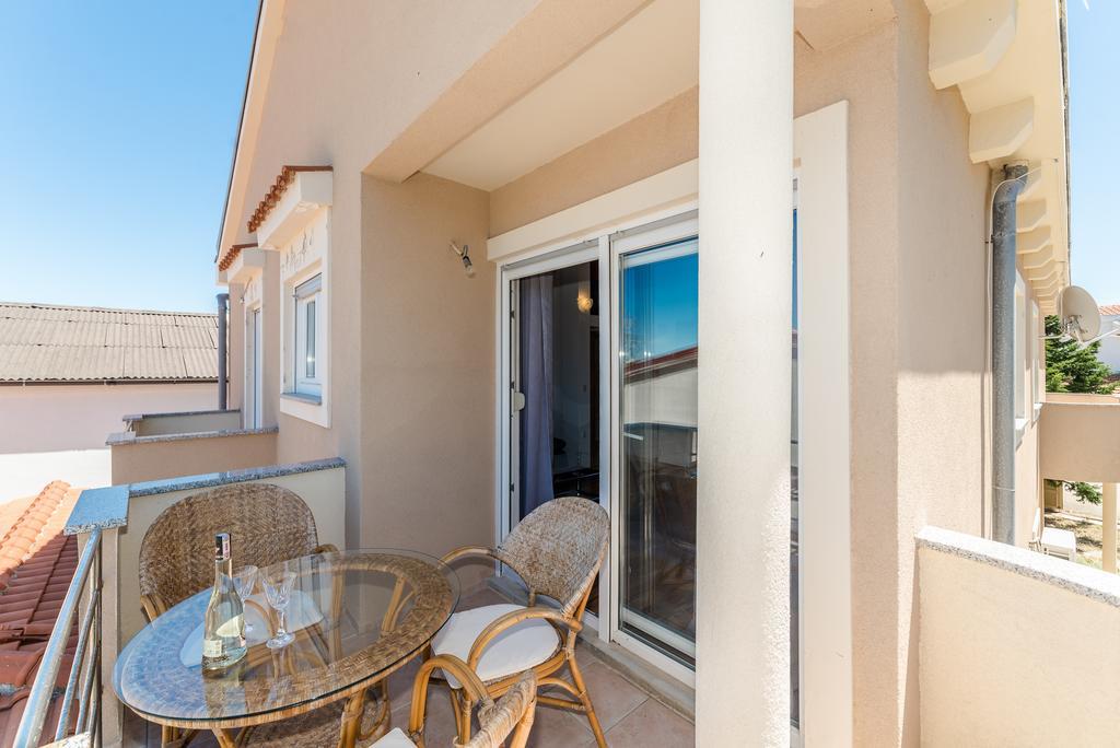 Paula Apartments Vir Luaran gambar
