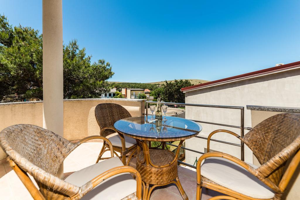 Paula Apartments Vir Luaran gambar