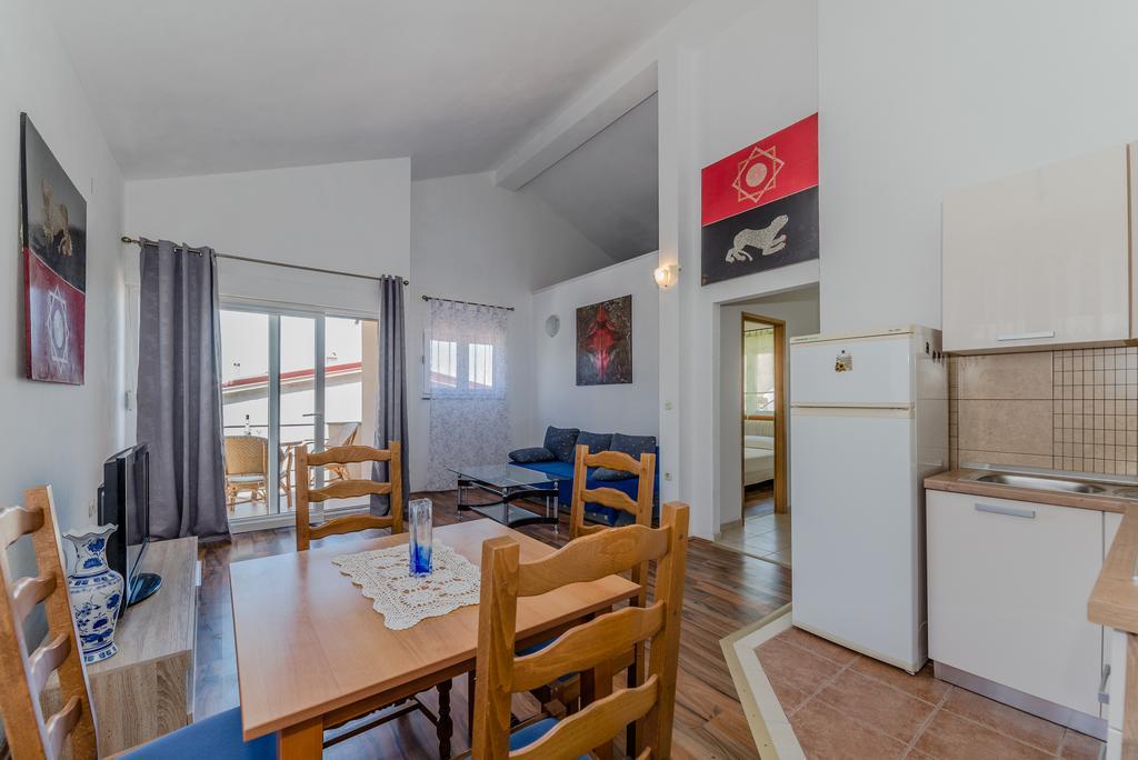 Paula Apartments Vir Luaran gambar