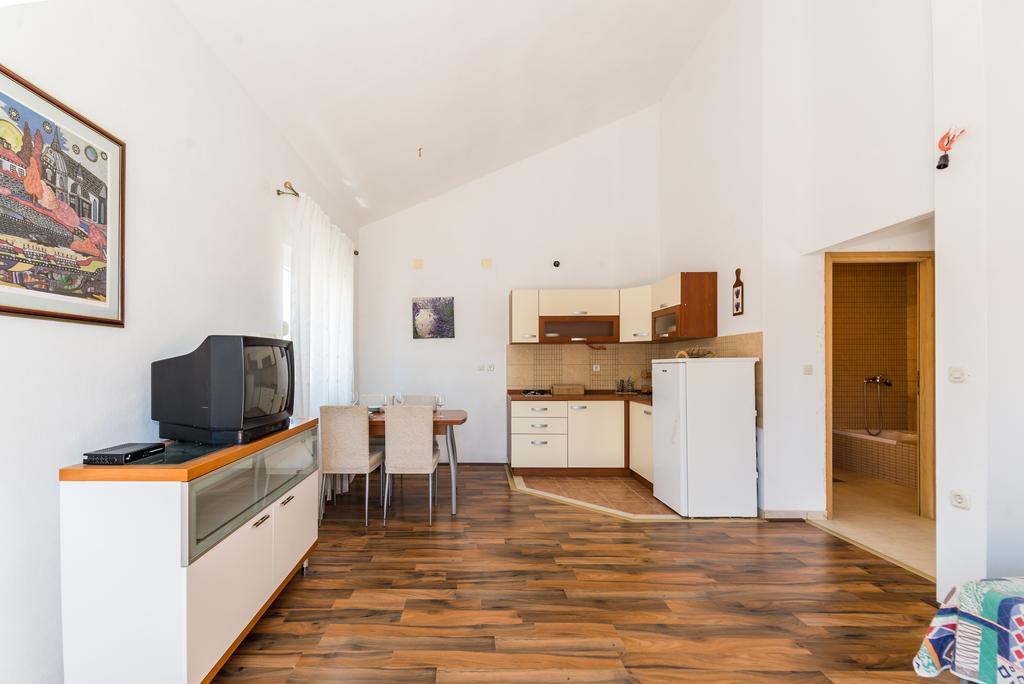 Paula Apartments Vir Luaran gambar
