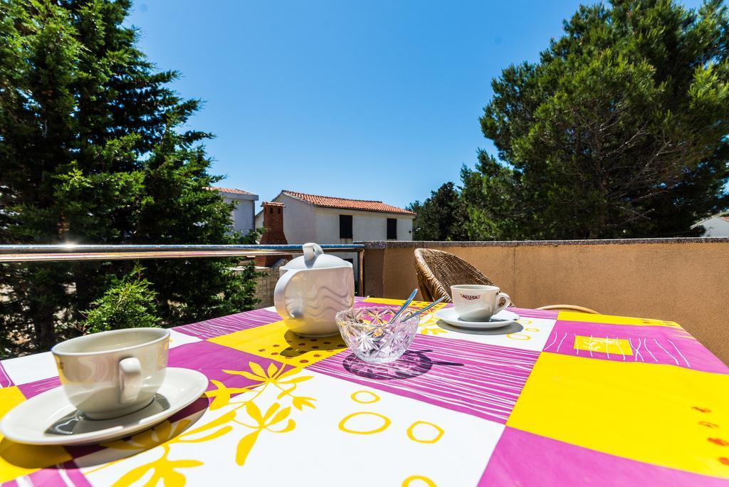 Paula Apartments Vir Luaran gambar