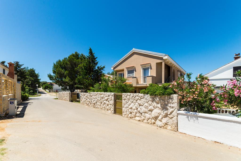 Paula Apartments Vir Luaran gambar