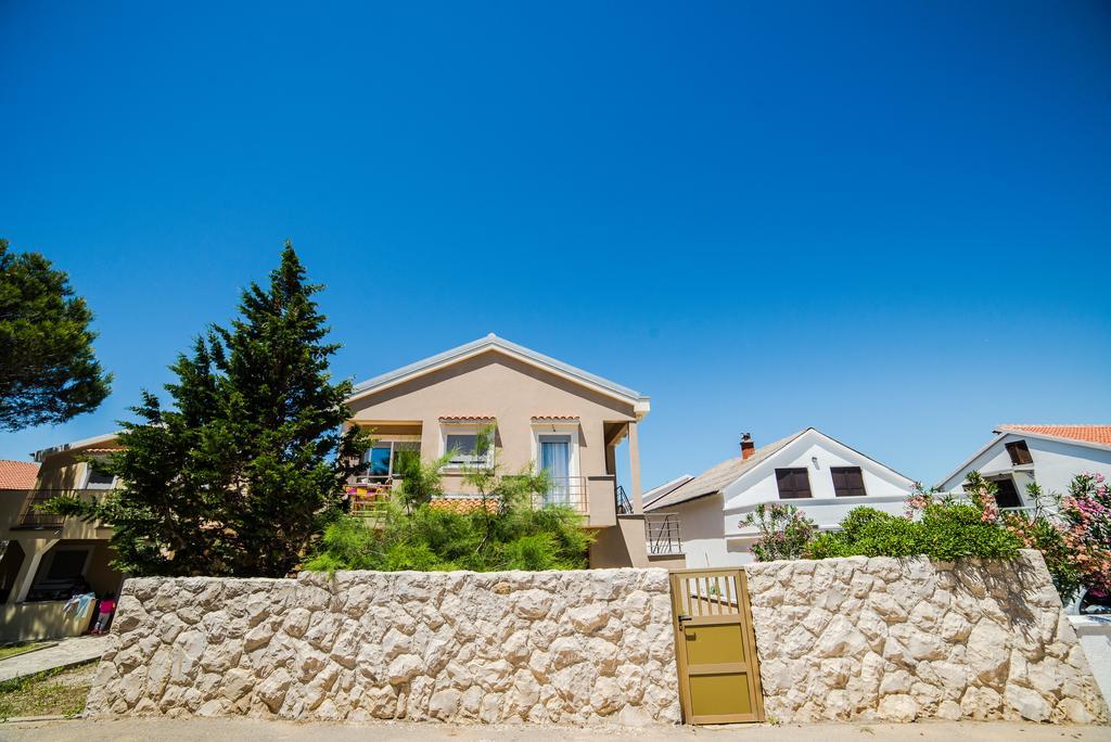 Paula Apartments Vir Luaran gambar