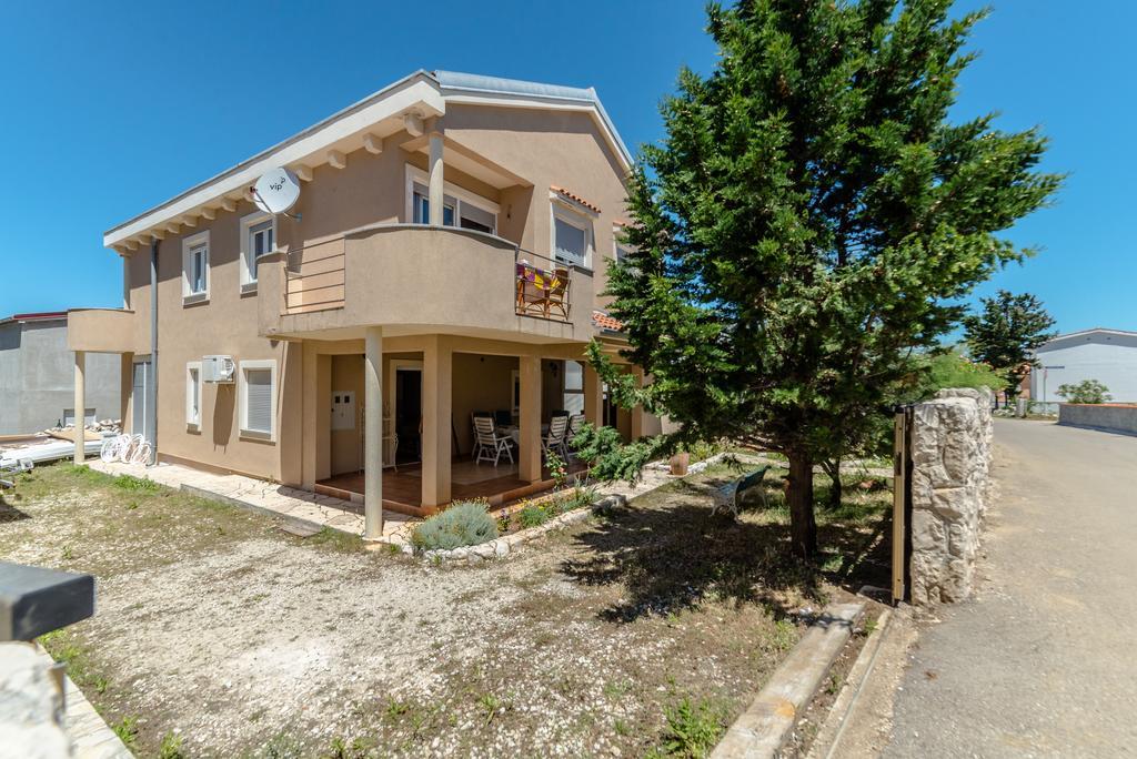Paula Apartments Vir Luaran gambar