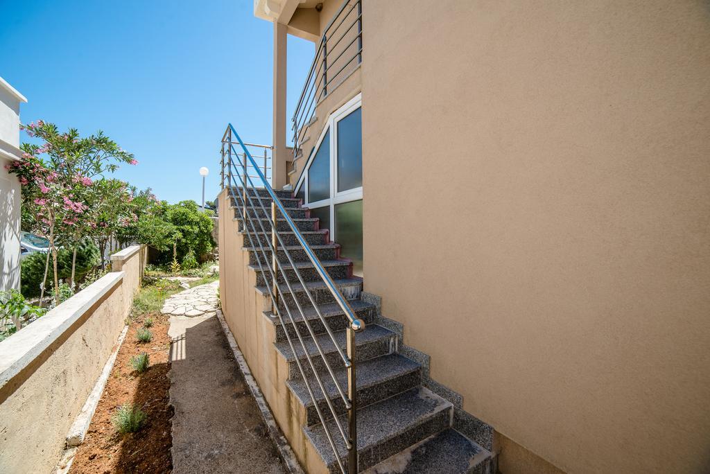 Paula Apartments Vir Luaran gambar