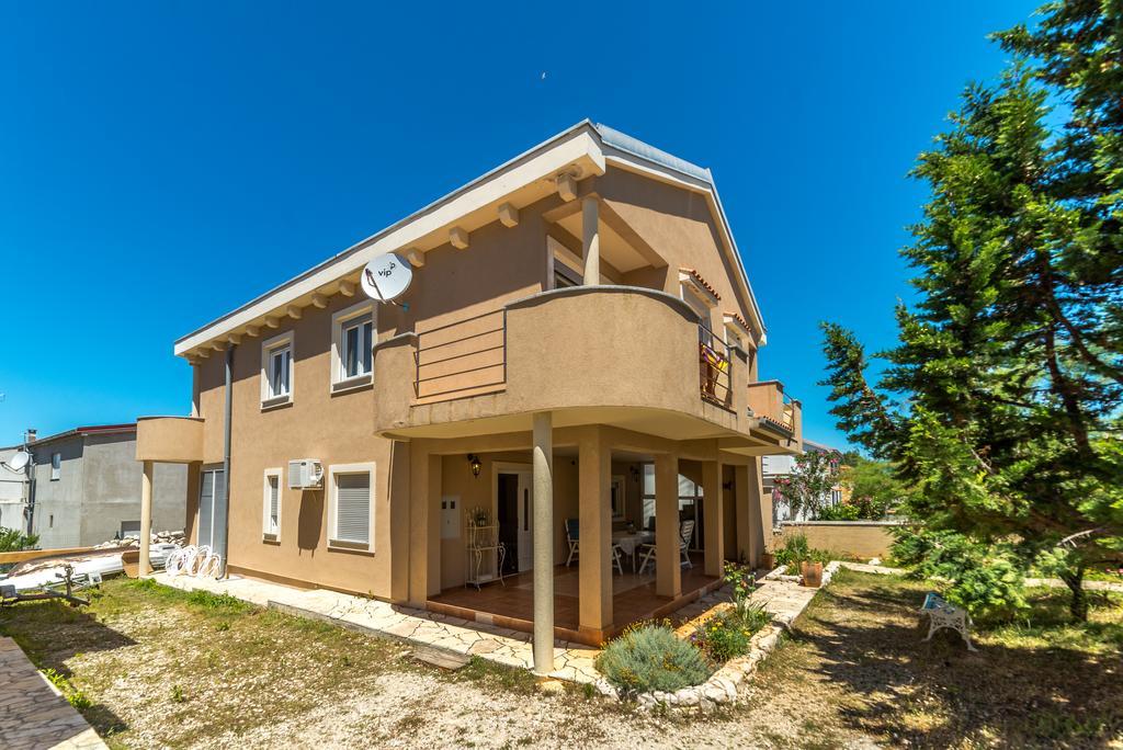 Paula Apartments Vir Luaran gambar