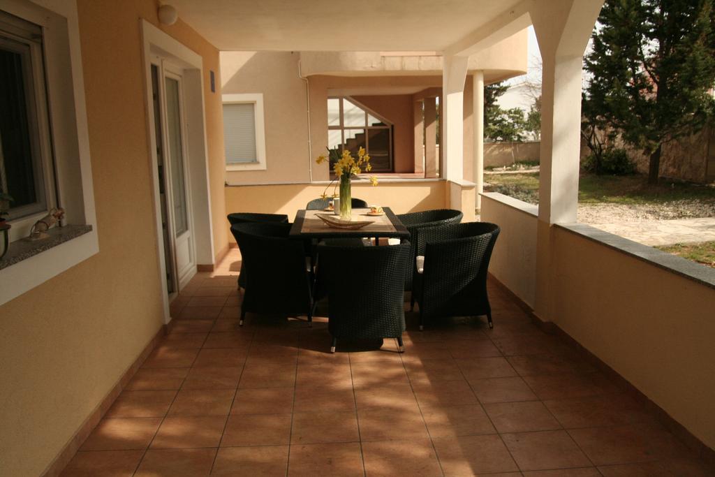 Paula Apartments Vir Luaran gambar