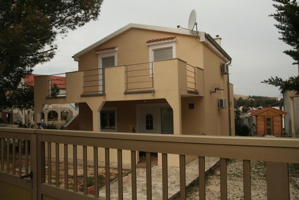 Paula Apartments Vir Luaran gambar